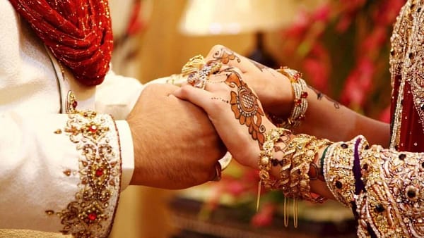 Few-Never-Dying-Traditions-of-Pakistani-Wedding-by-Japan-Art-Press-jap-1